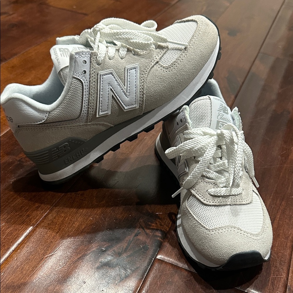 Women’s EUC classic 574 Sneakers